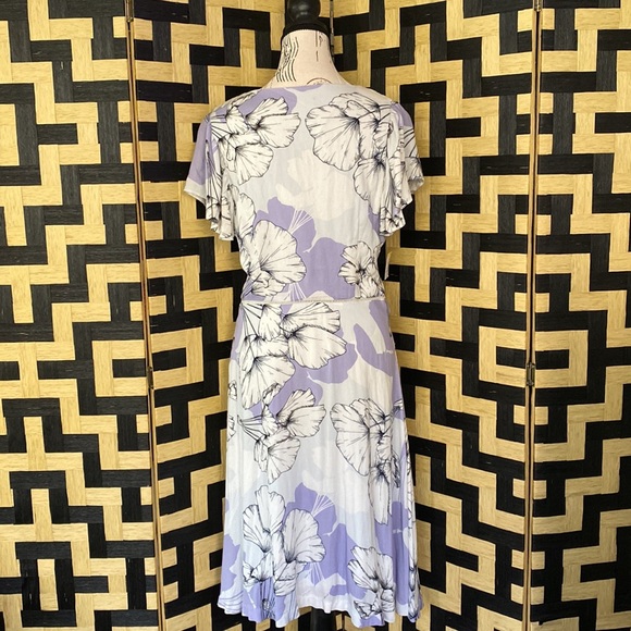 Flutter Sleeve Dress - Picture 3 of 6